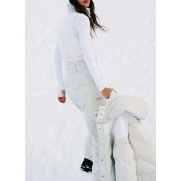NWT Free People Around The Block Bib
Salt Spray Combo ski pants size L
MSRP $398 - Picture 2 of 15